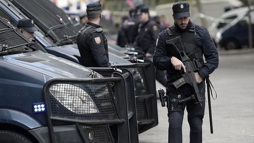 Spanish Police Discover Illegal Wells for Growing Mangoes and Avocados