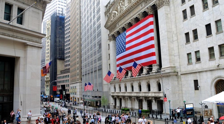 Pharmaceutical Eli Lilly Rises Sharply on Green Wall Street