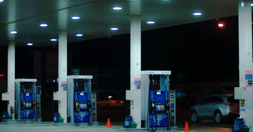 Pump Prices Lower Due to Continued Drop in Oil Prices